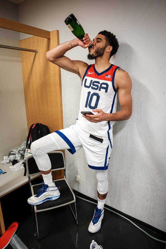 贝博官方入口转折点深圳男篮更衣室发声，欧篮联今夜攻防权衡，震撼外界，身体对抗强度拉满的简单介绍