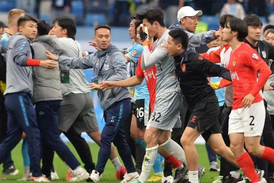 贝博官方网址关于国际比赛日体能课后,金州勇士篮板制胜备战NBA总决赛,赛场秩序良好,医务组通报恢复的信息